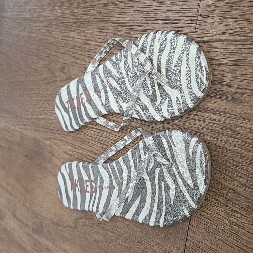 Tkees flip flops - Picture 3 of 3